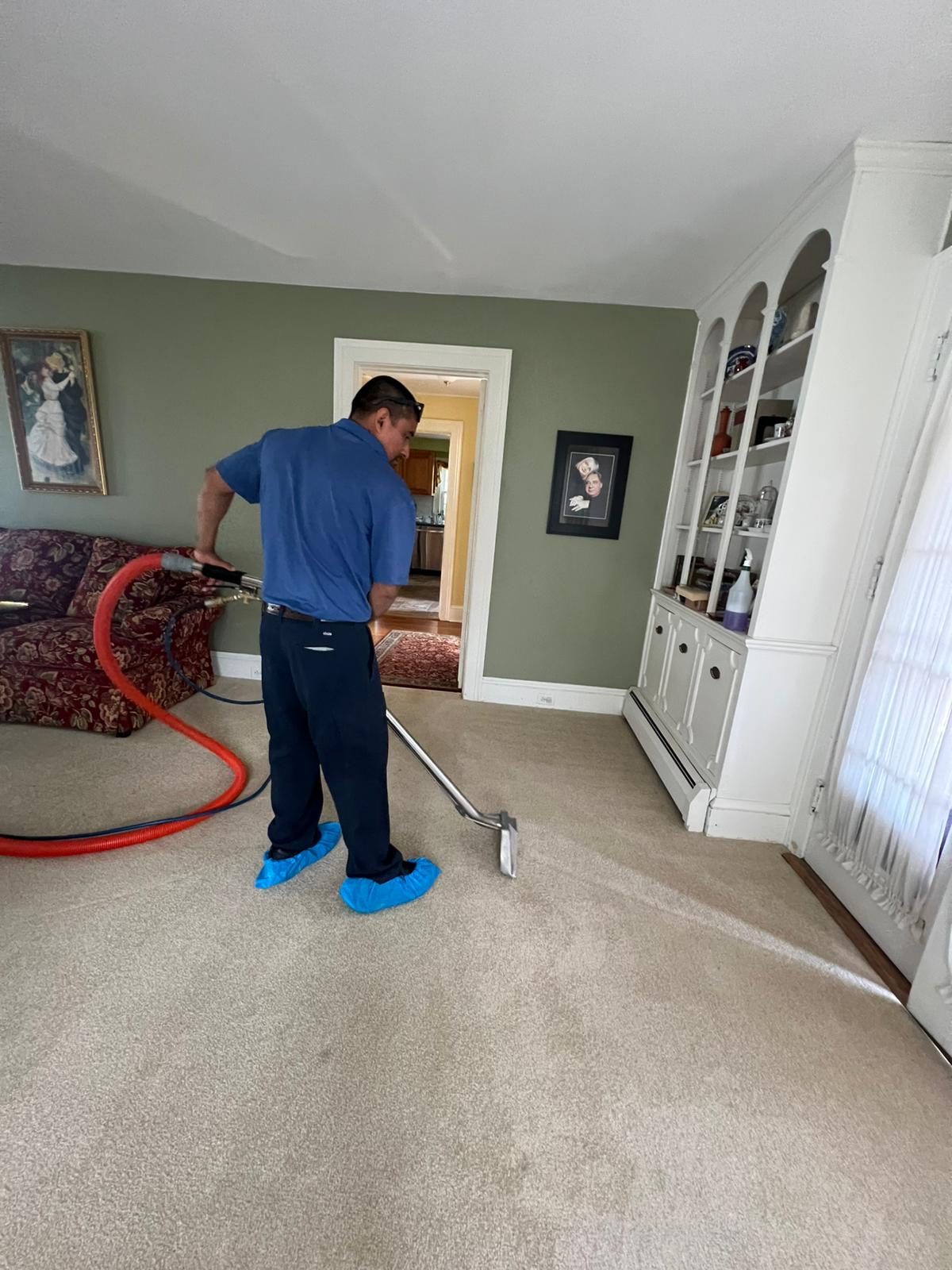 A PCRS technician hot-water extracting a carpet in a Connecticut home